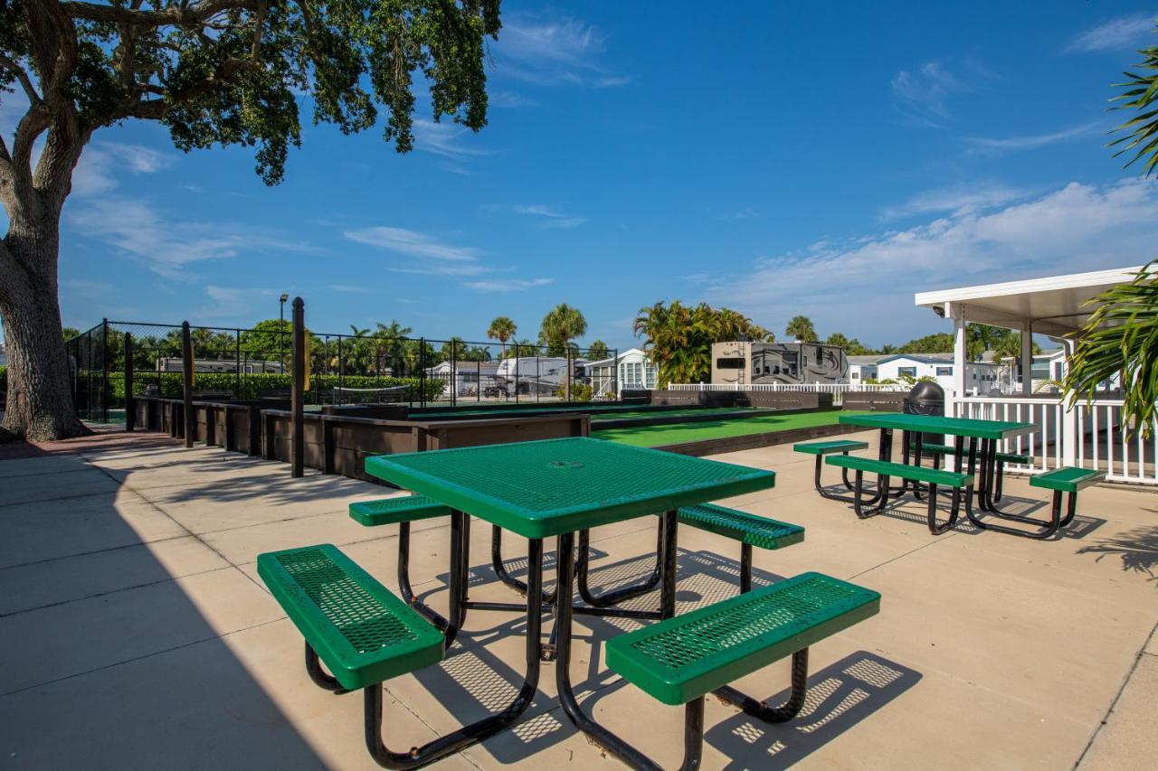 Groves Rv Resort Harlem Heights Exterior foto